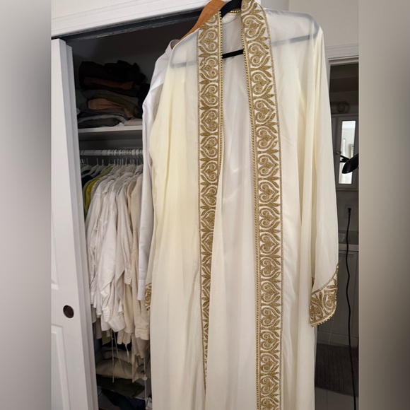 Elegant White & Gold Embroidered Abaya Dress - Picture 8 of 14